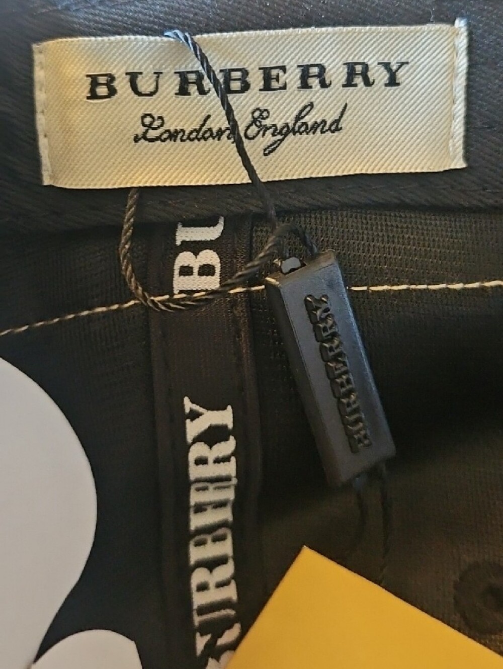 🔥NWT‼️✨ Burberry ✨ Black Baseball Cap Hat with Tan Vintage Check Brim - Unisex - Picture 10 of 14